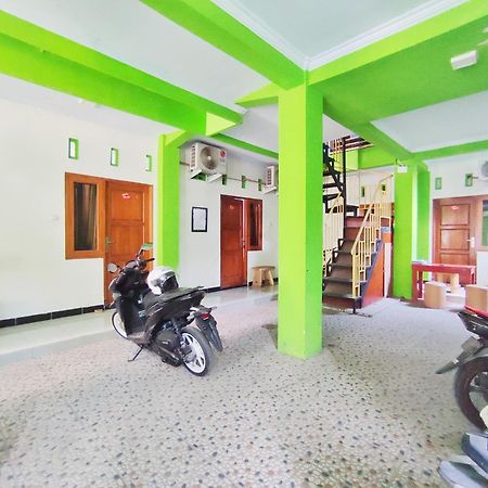 Happy Syariah Hotel Near Jombor Mitra Reddoorz Sleman  Exterior foto
