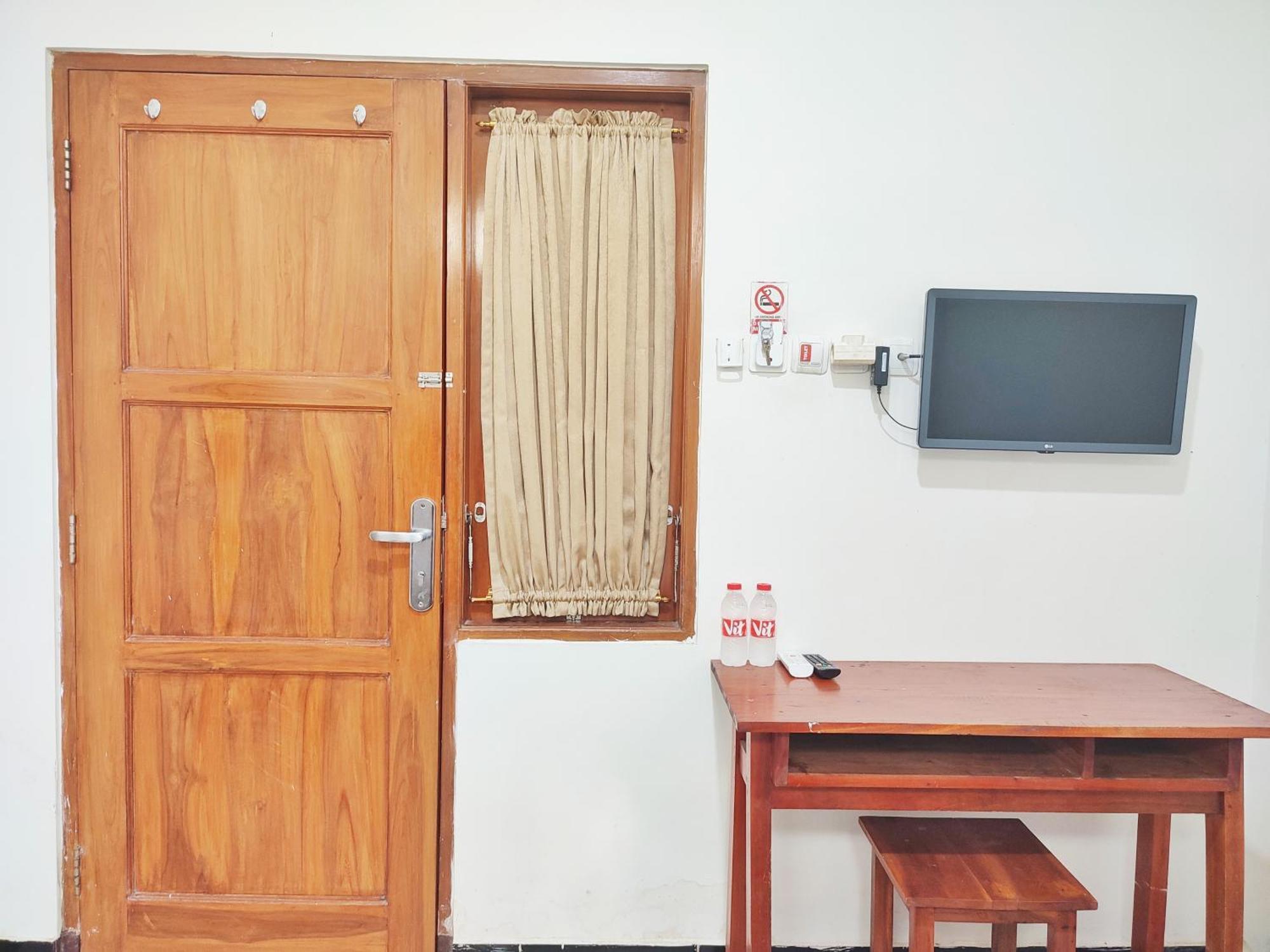 Happy Syariah Hotel Near Jombor Mitra Reddoorz Sleman  Exterior foto