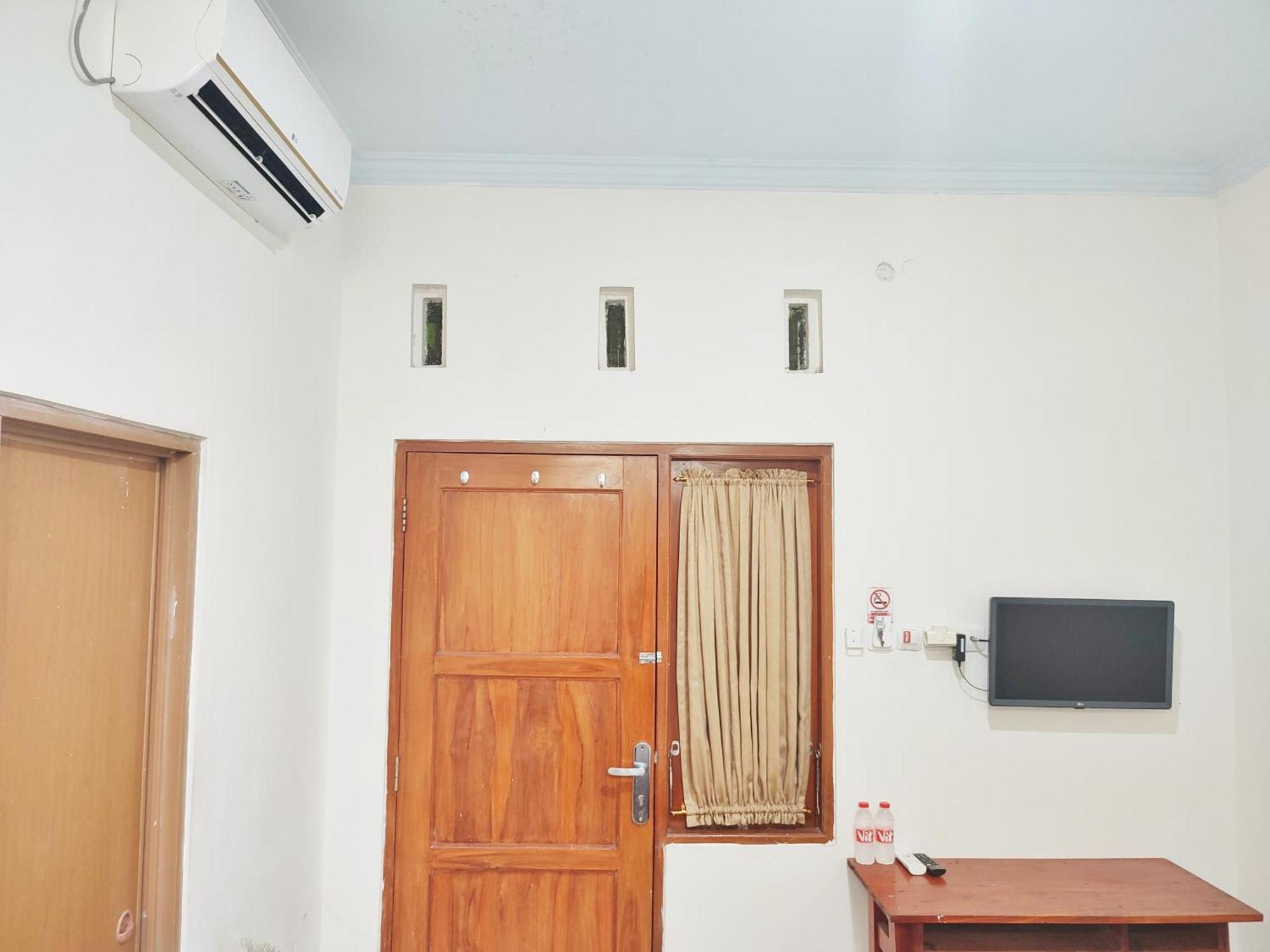 Happy Syariah Hotel Near Jombor Mitra Reddoorz Sleman  Exterior foto