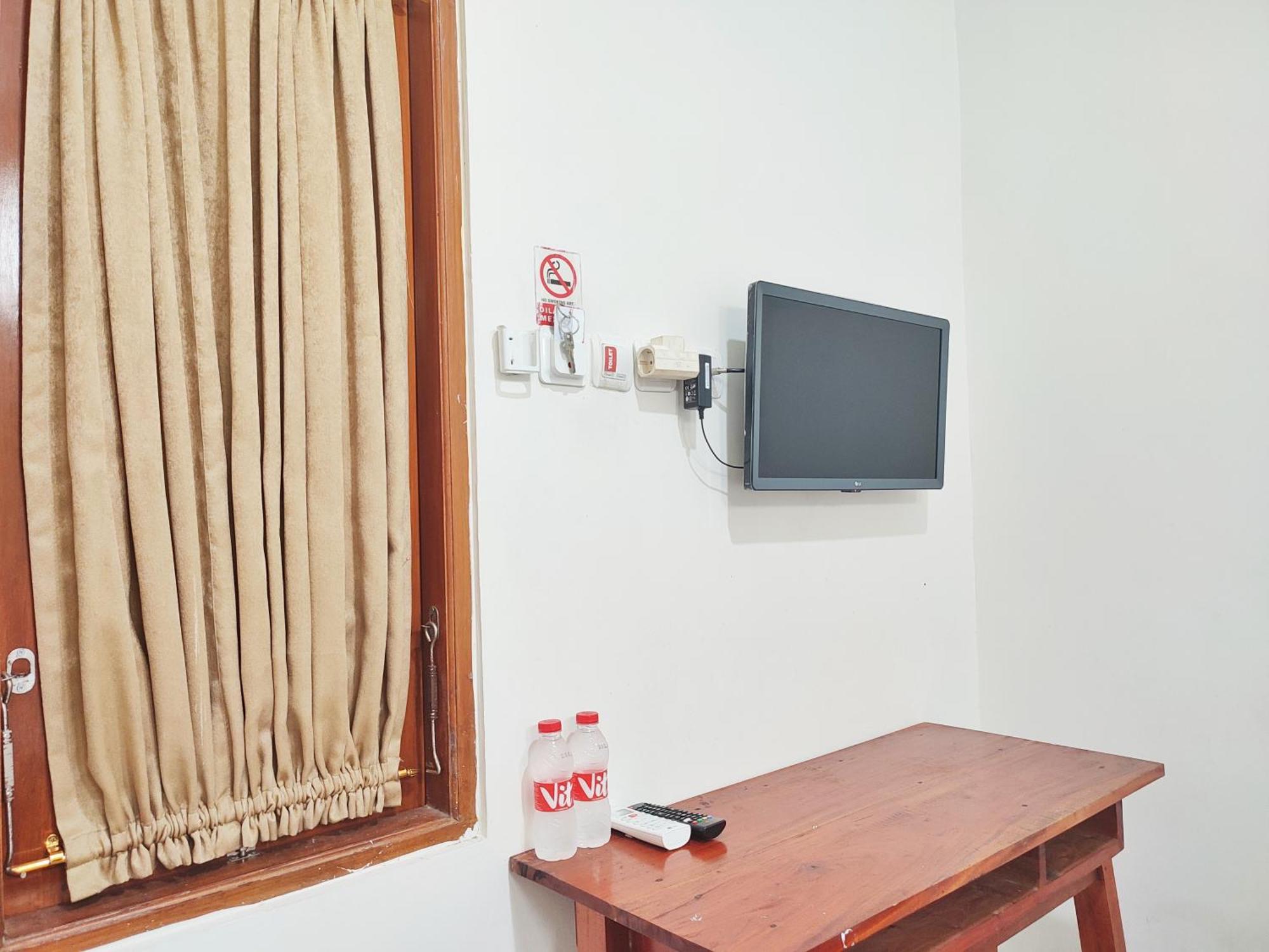 Happy Syariah Hotel Near Jombor Mitra Reddoorz Sleman  Exterior foto