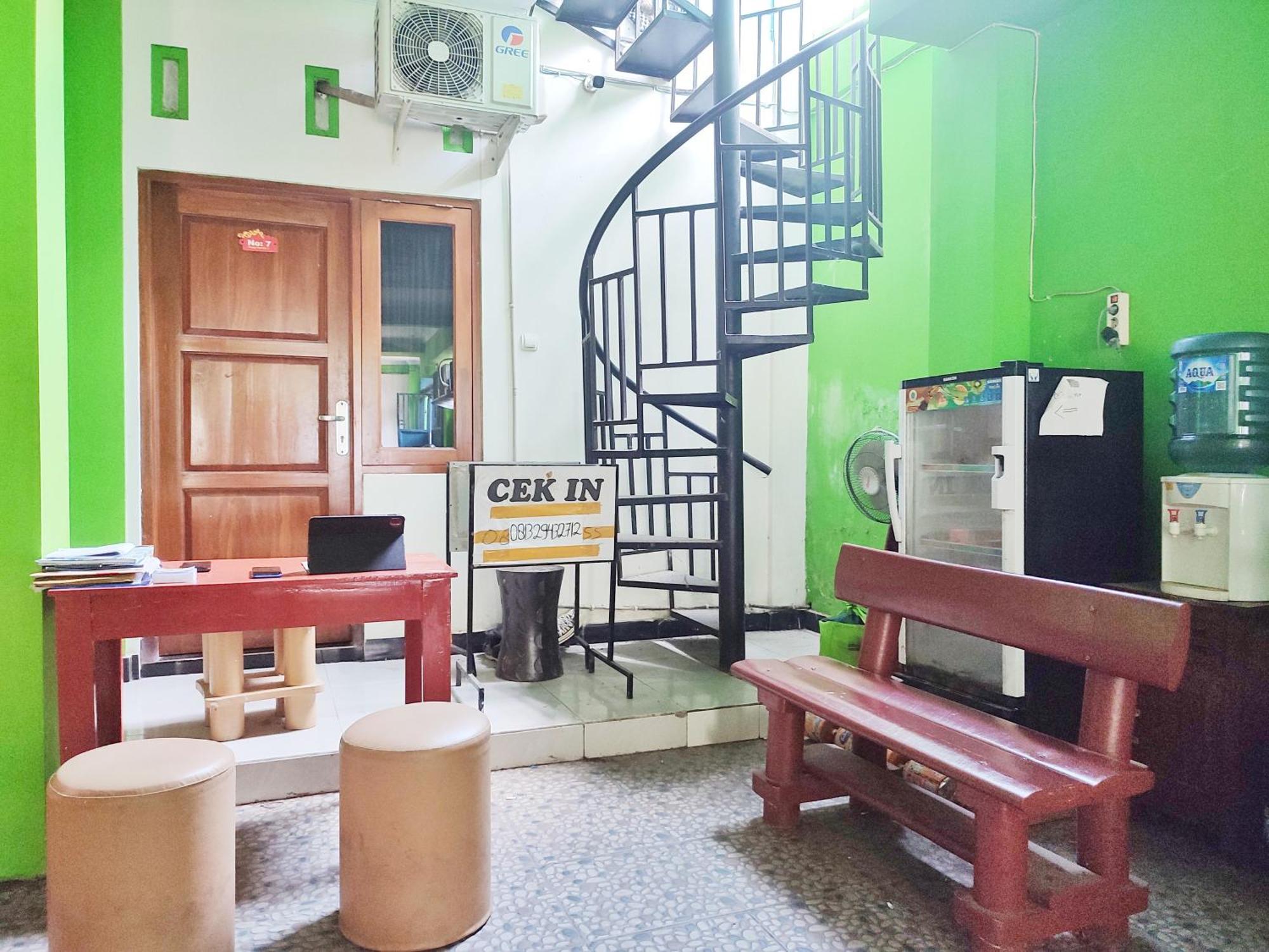 Happy Syariah Hotel Near Jombor Mitra Reddoorz Sleman  Exterior foto