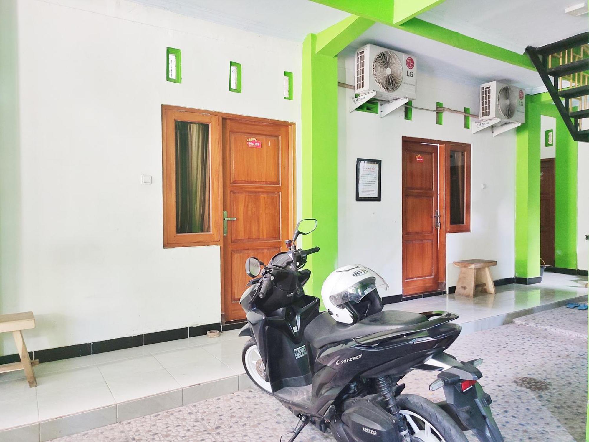 Happy Syariah Hotel Near Jombor Mitra Reddoorz Sleman  Exterior foto